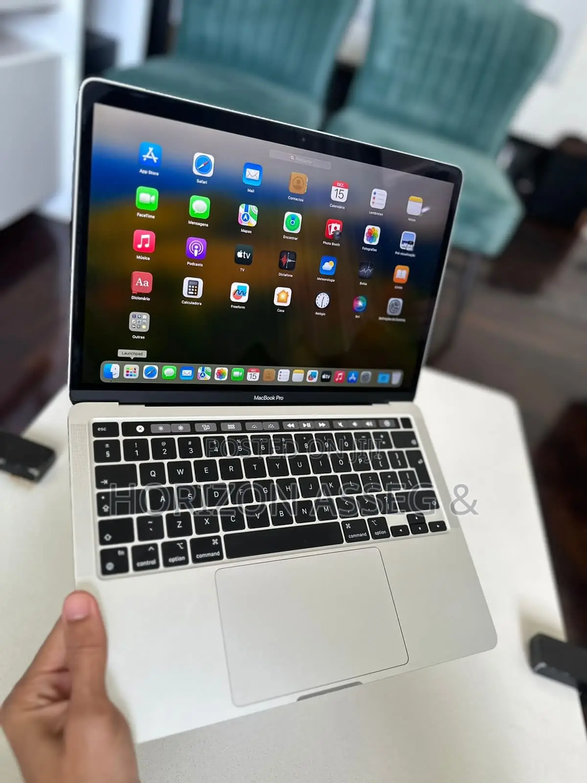 New Laptop Apple MacBook Pro 2022 M2 8GB Intel Core i7 SSD 256GB