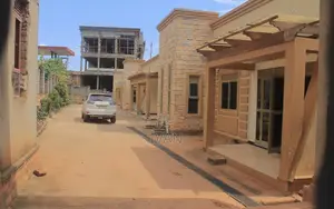2bdrm House in Bunamwaya-Ngobe, Ssabagabo-Makindye for rent