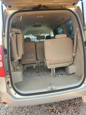Toyota Noah 2010 Gold