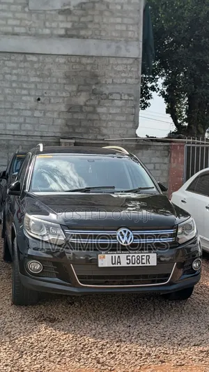Volkswagen Tiguan SE 4Motion 2011 Black
