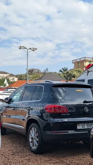 Volkswagen Tiguan SE 4Motion 2011 Black