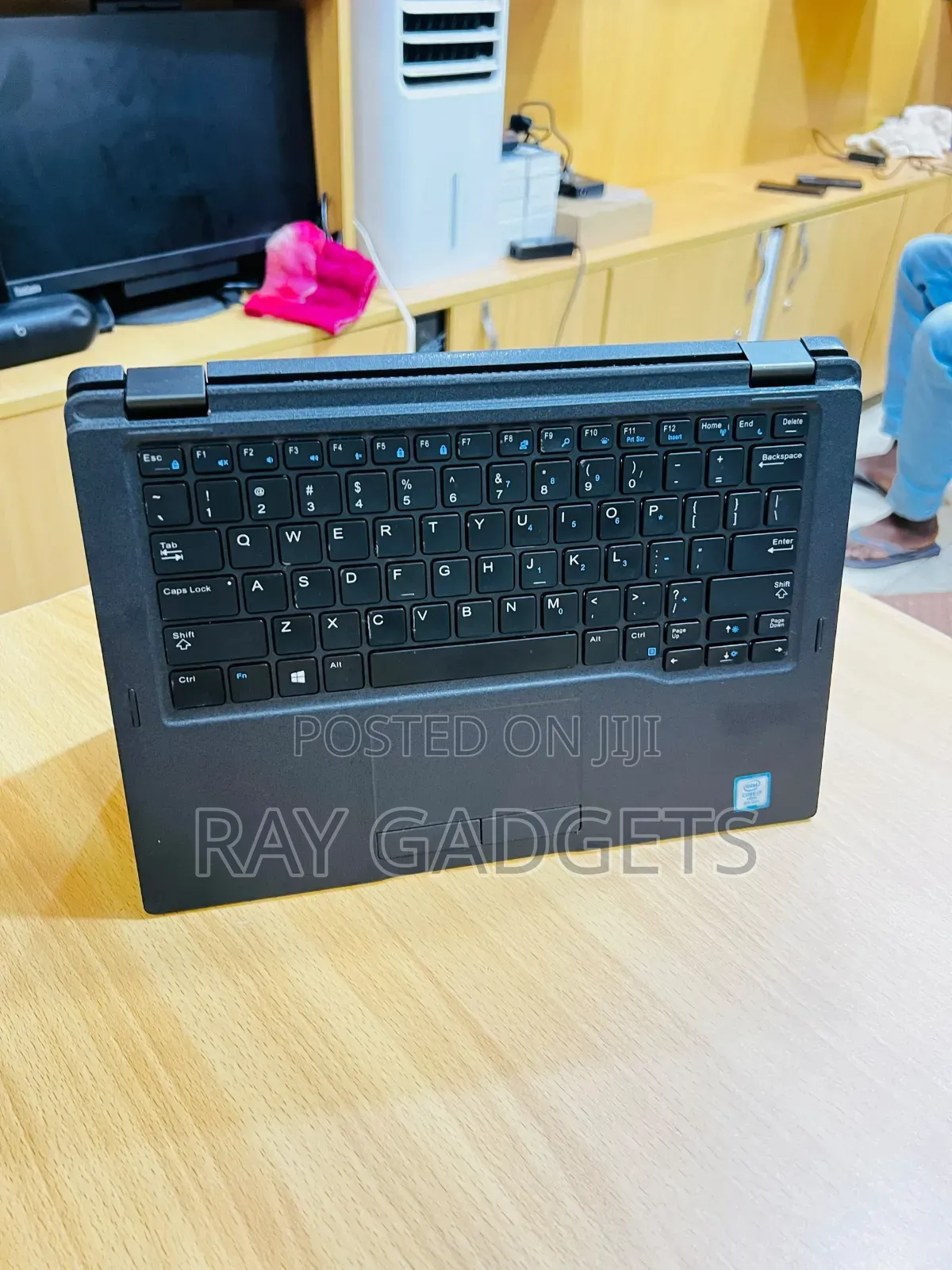 New Laptop Dell Latitude 5300 2-in-1 8GB Intel Core i7 SSD 256GB