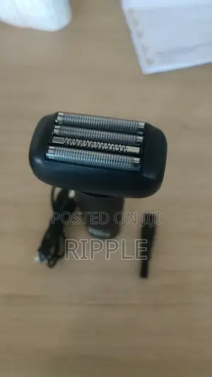 Rechargeable Electric Shaver – 4-Blade Waterproof Razor