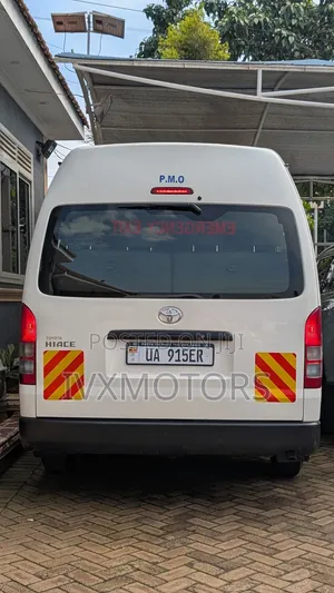 Toyota HiAce 2022 White