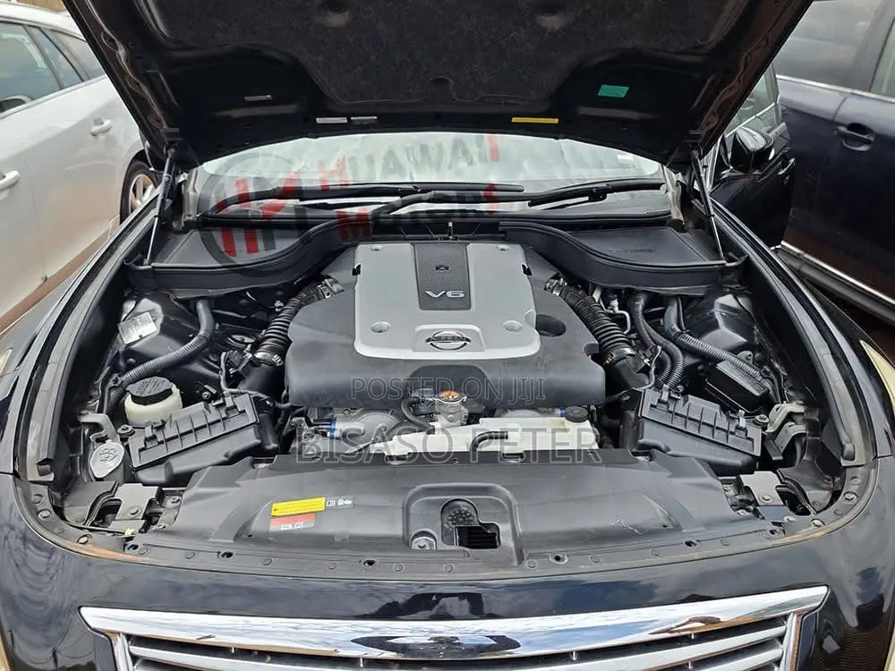 Nissan Skyline 2013 Black