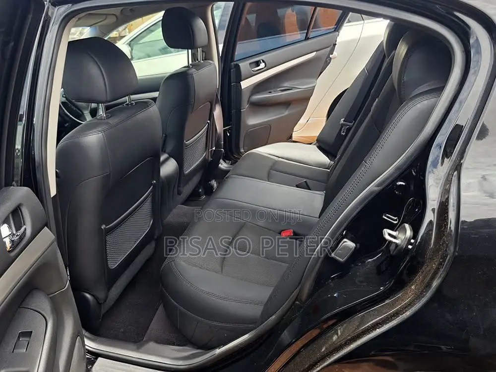 Nissan Skyline 2013 Black