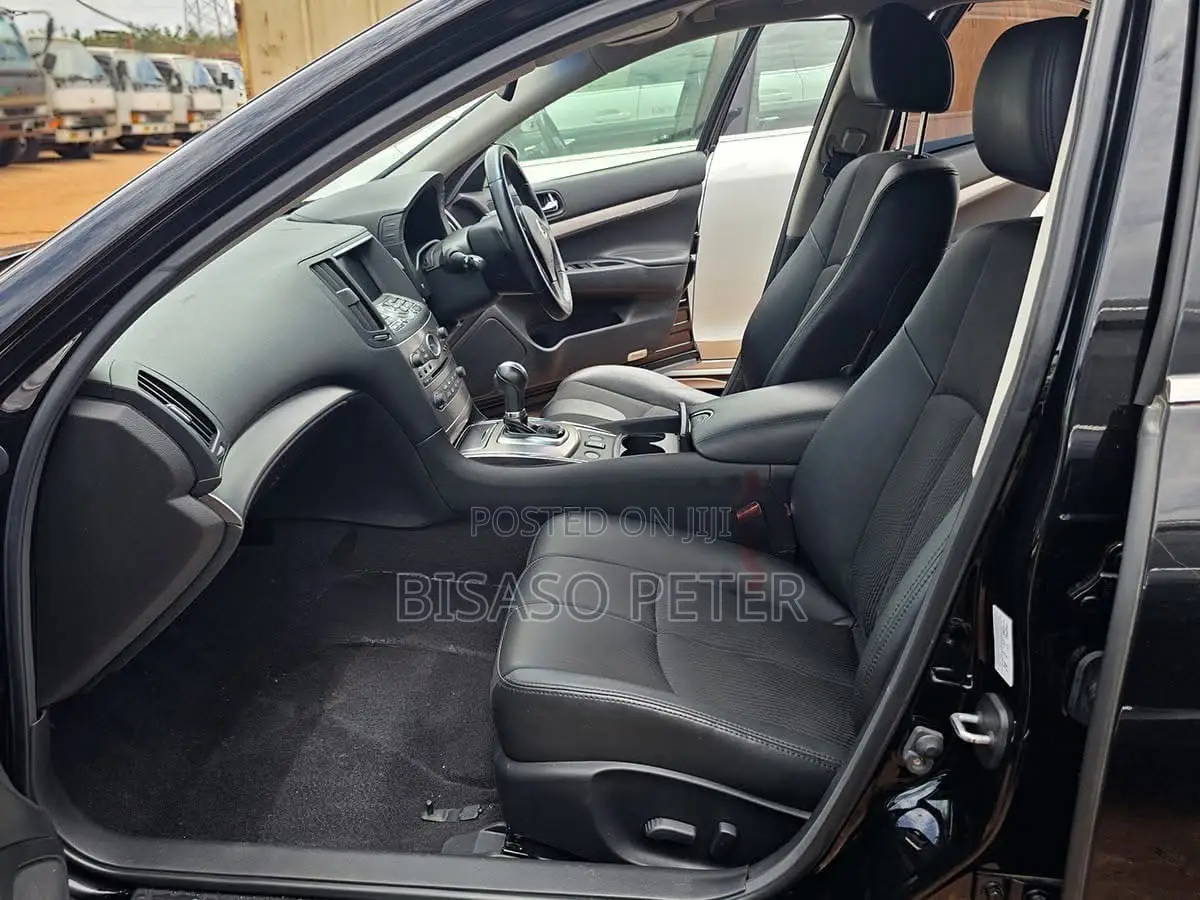 Nissan Skyline 2013 Black