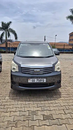 Toyota Noah 2012 Gray