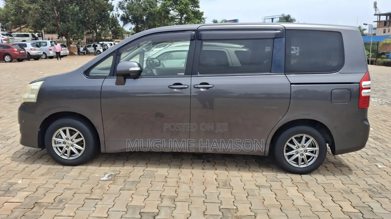 Toyota Noah 2012 Gray