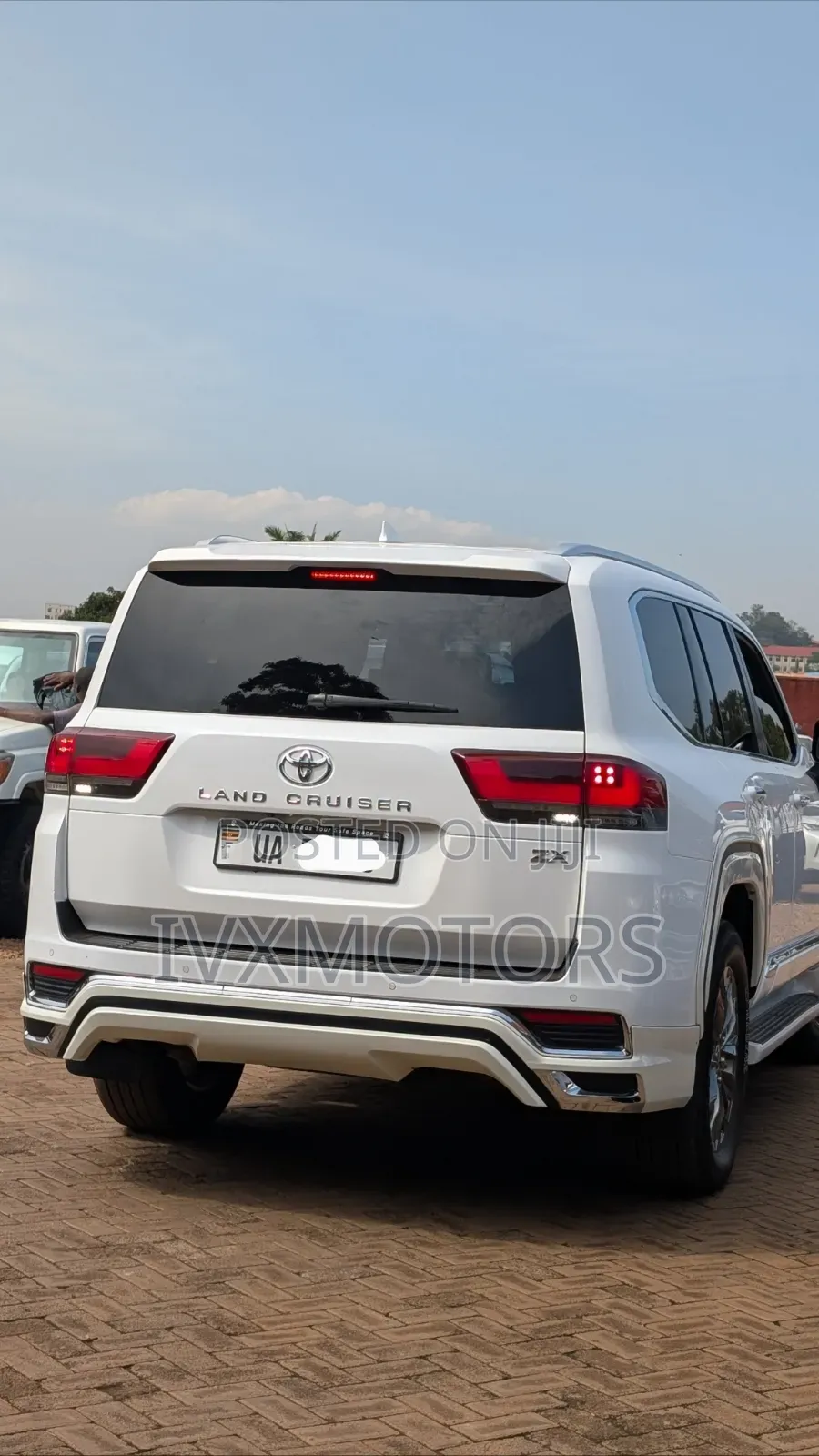 Toyota Land Cruiser LC300 2023 White