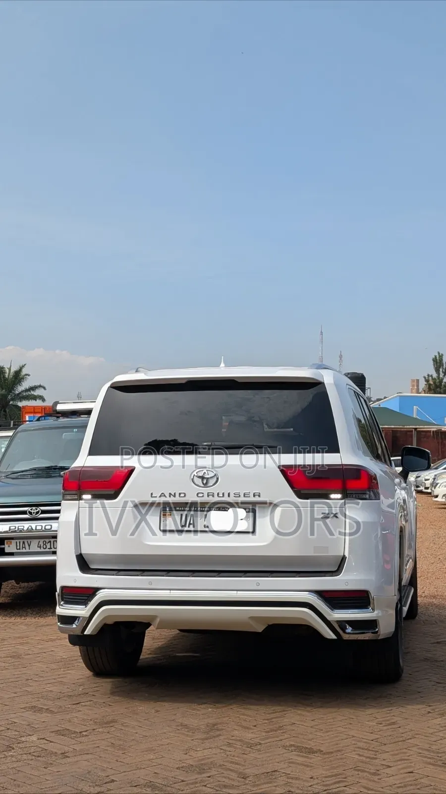 Toyota Land Cruiser LC300 2023 White