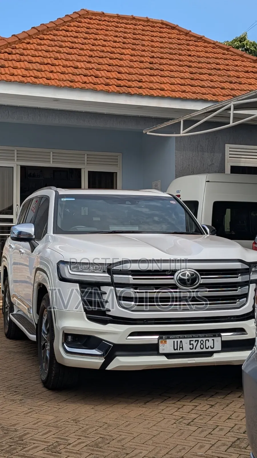 Toyota Land Cruiser LC300 2023 White