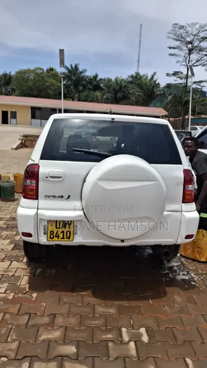 Toyota RAV4 Automatic 2003 White