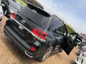Toyota Land Cruiser 4.6 V8 ZX 2018 Black