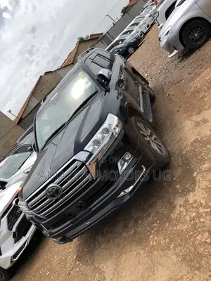 Toyota Land Cruiser 4.6 V8 ZX 2018 Black