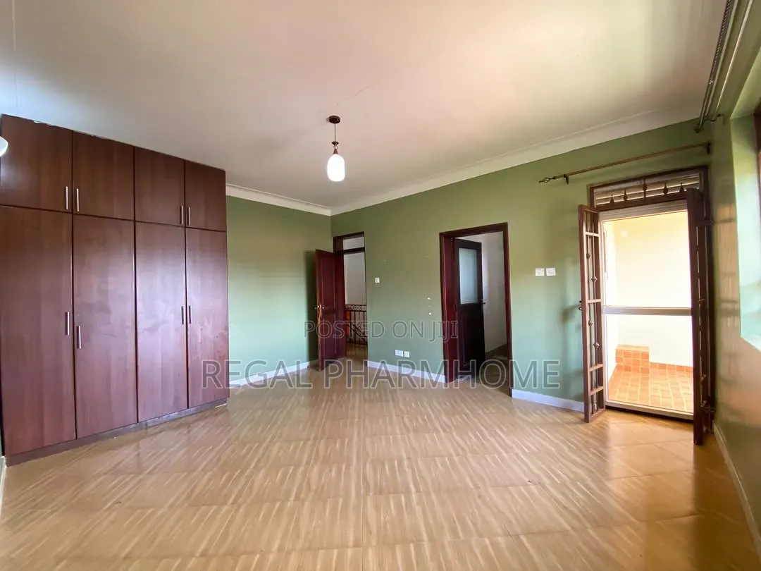 3bdrm Villa in Muyenga, Central Division for rent