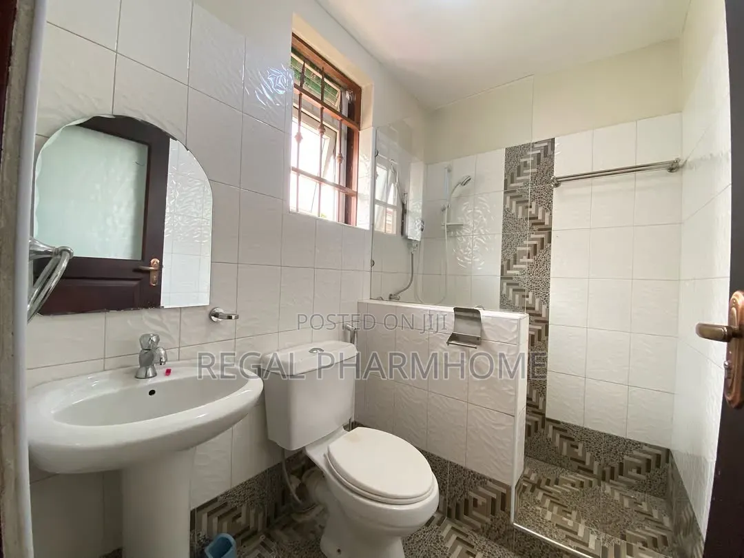 3bdrm Villa in Muyenga, Central Division for rent