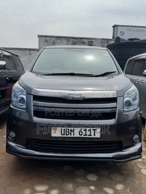 Toyota Noah 2009 Gray