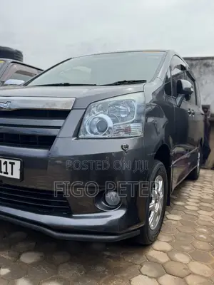 Toyota Noah 2009 Gray