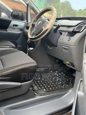 Toyota Noah 2009 Gray