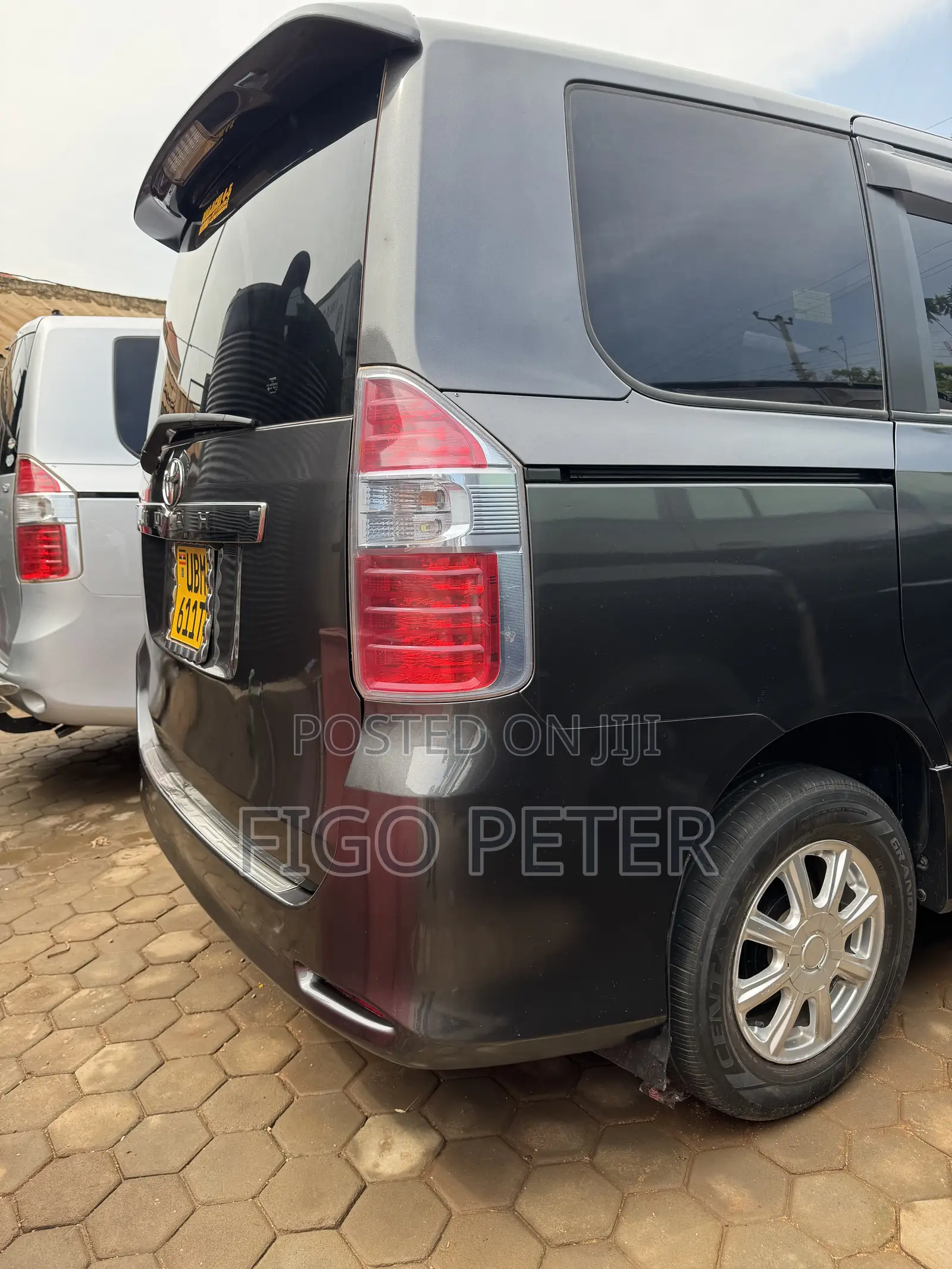 Toyota Noah 2009 Gray