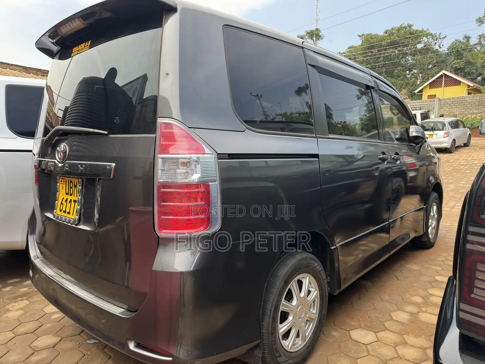Toyota Noah 2009 Gray