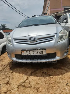 Toyota Auris 2011 Silver