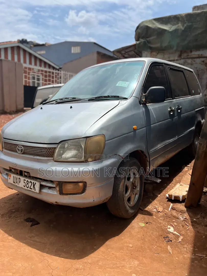 Toyota Noah 2.0 FWD (8 Seater) 2001 Gray