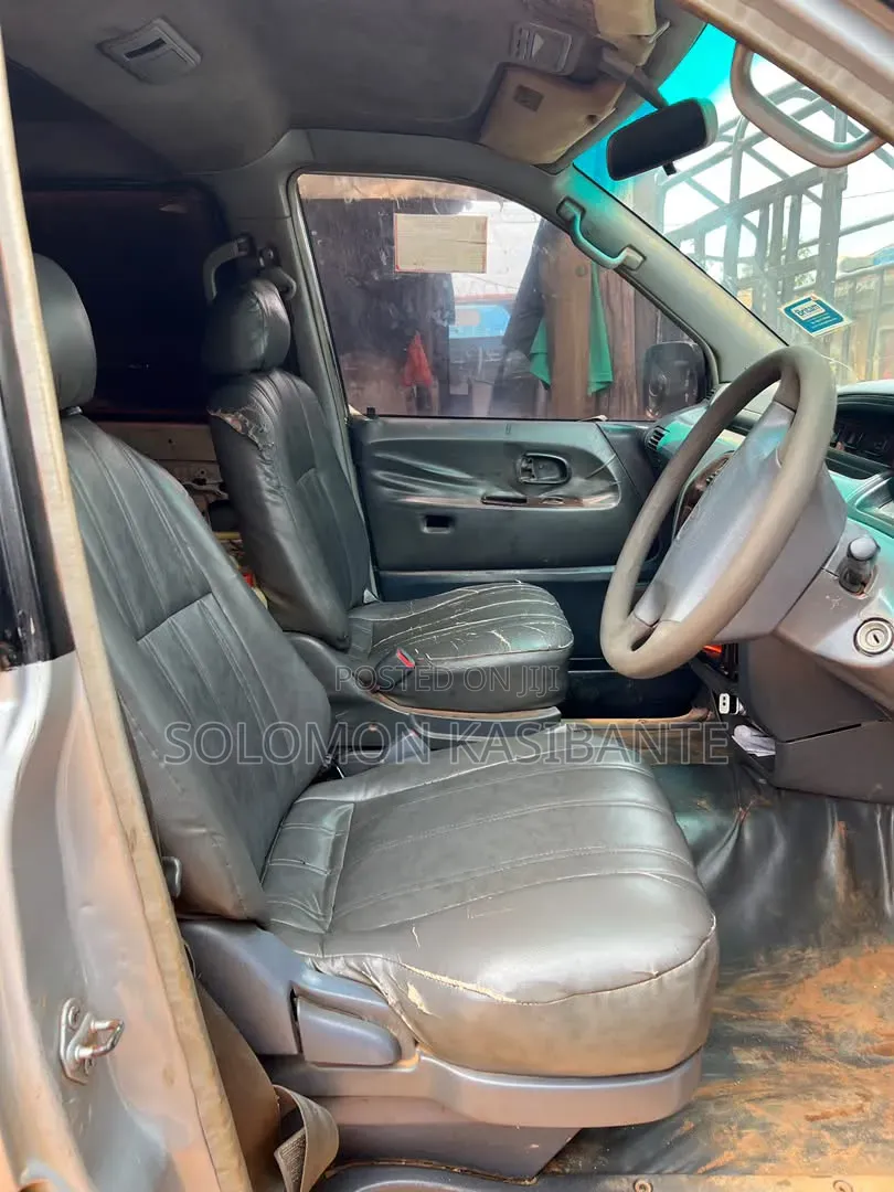 Toyota Noah 2.0 FWD (8 Seater) 2001 Gray