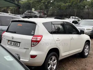 Toyota RAV4 2011 White