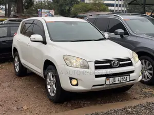 Toyota RAV4 2011 White