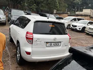 Toyota RAV4 2011 White