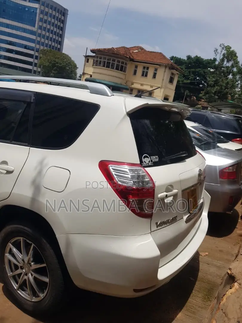 Toyota Vanguard 2007 White