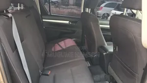 Toyota Hilux 2023 Silver