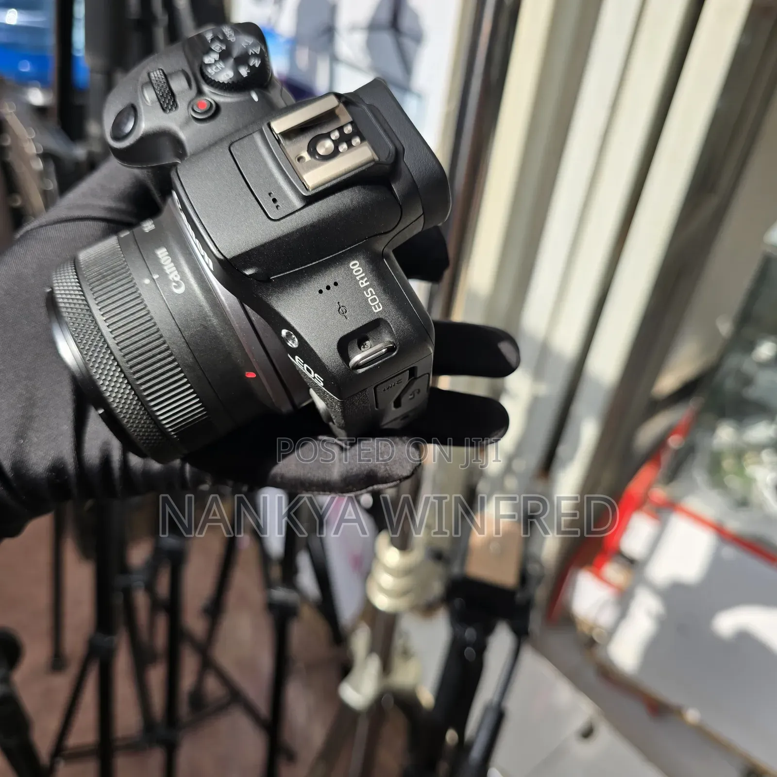 EOS R100 Canon With 18-45mm