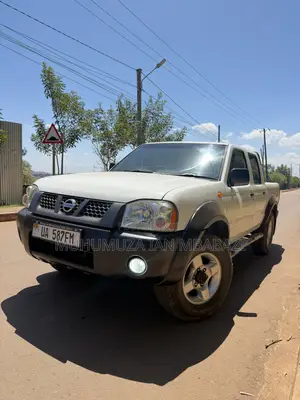 Nissan Hardbody 2011 White