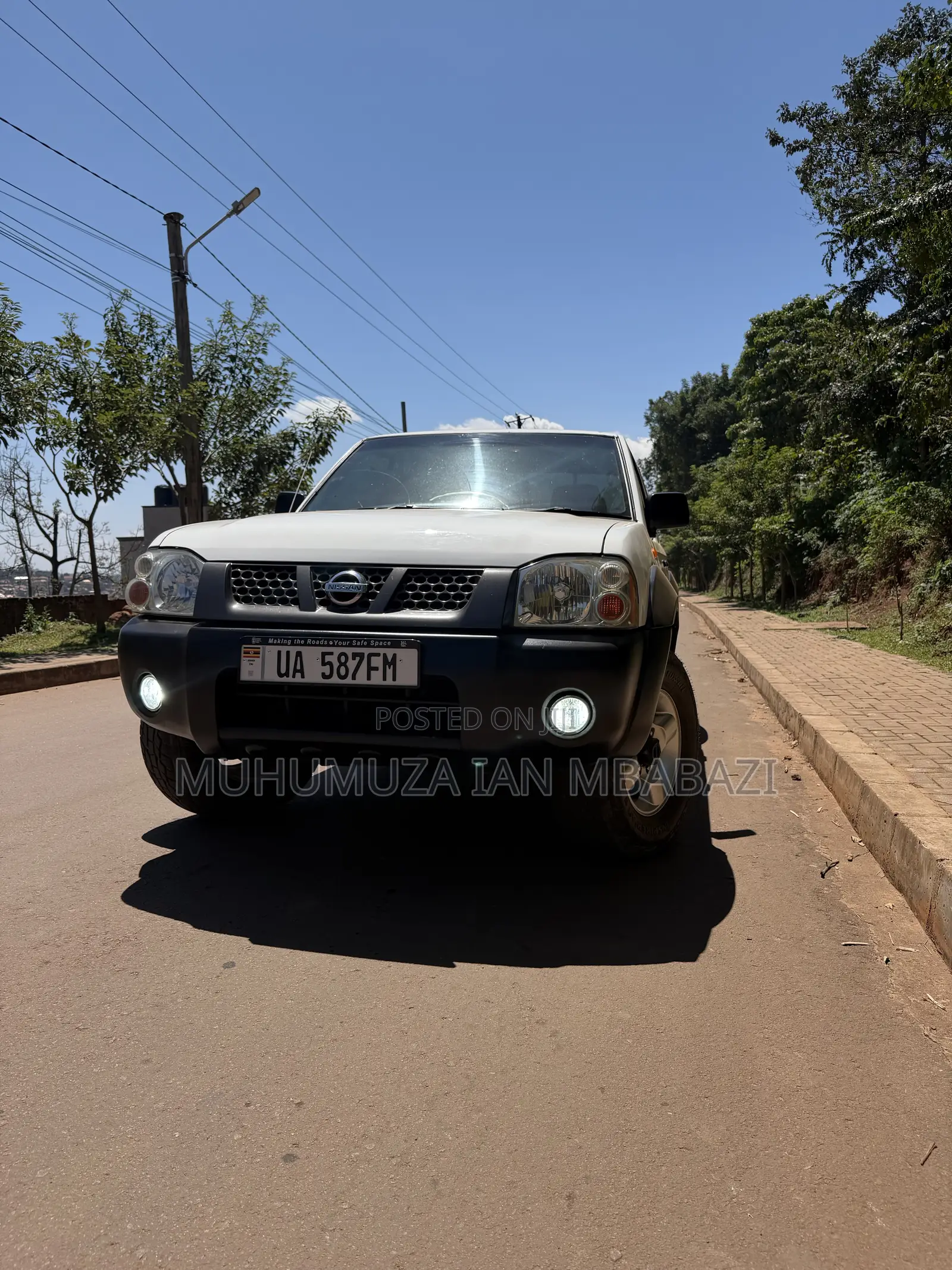 Nissan Hardbody 2011 White