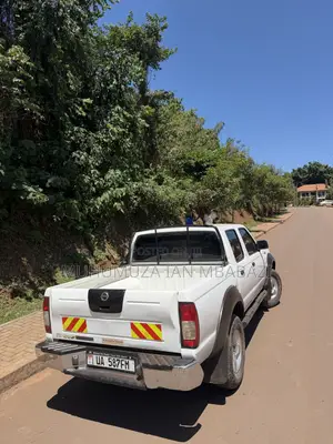 Nissan Hardbody 2011 White