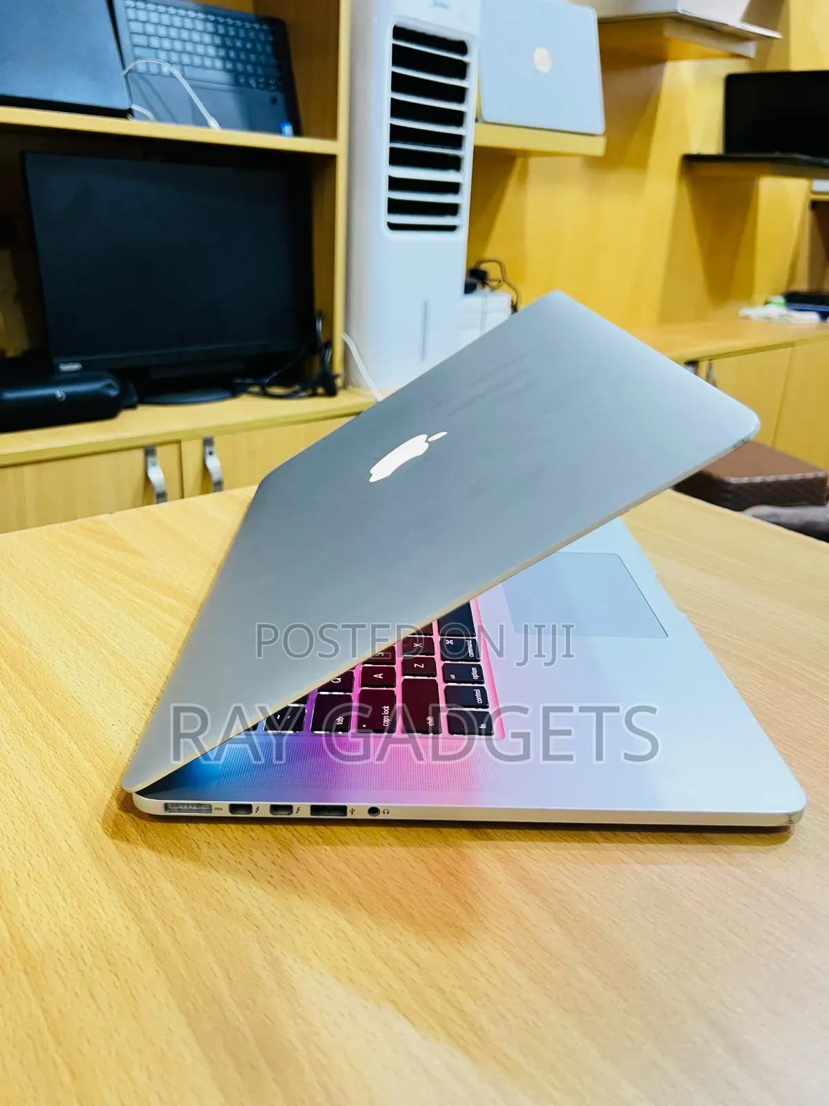 New Laptop Apple MacBook Pro 2016 8GB Intel Core i5 SSD 500GB