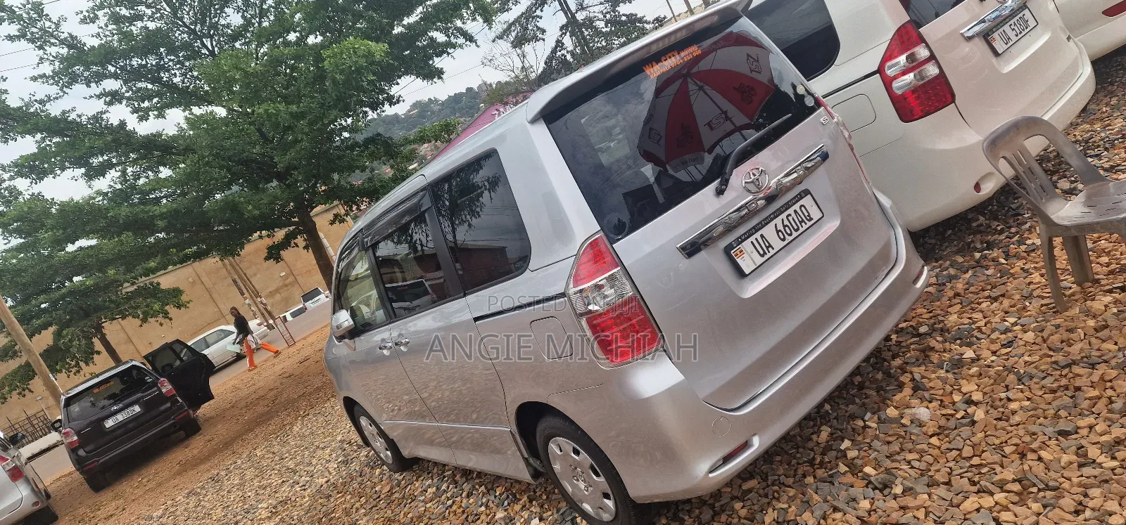 Toyota Noah 2.0 143hp AWD (8 Seater) 2011 Silver