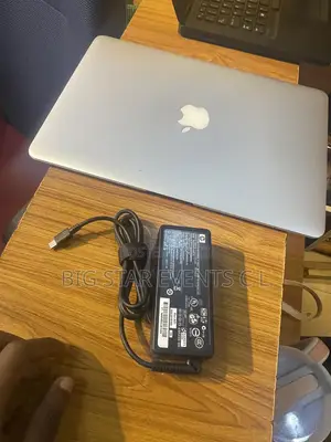Laptop Apple MacBook Pro 2015 8GB Intel Core i5 SSD 128GB
