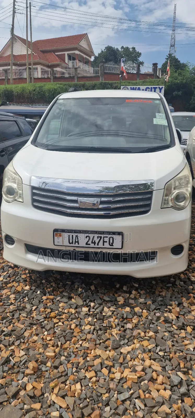 Toyota Noah 2010 White