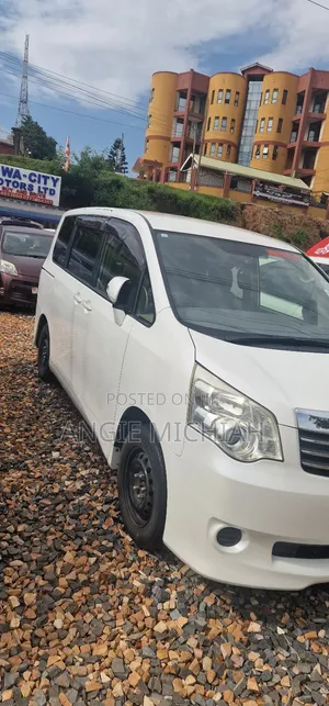 Toyota Noah 2010 White