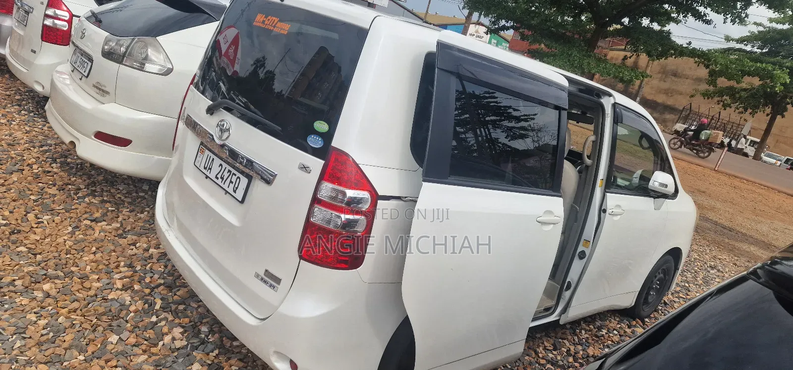 Toyota Noah 2010 White