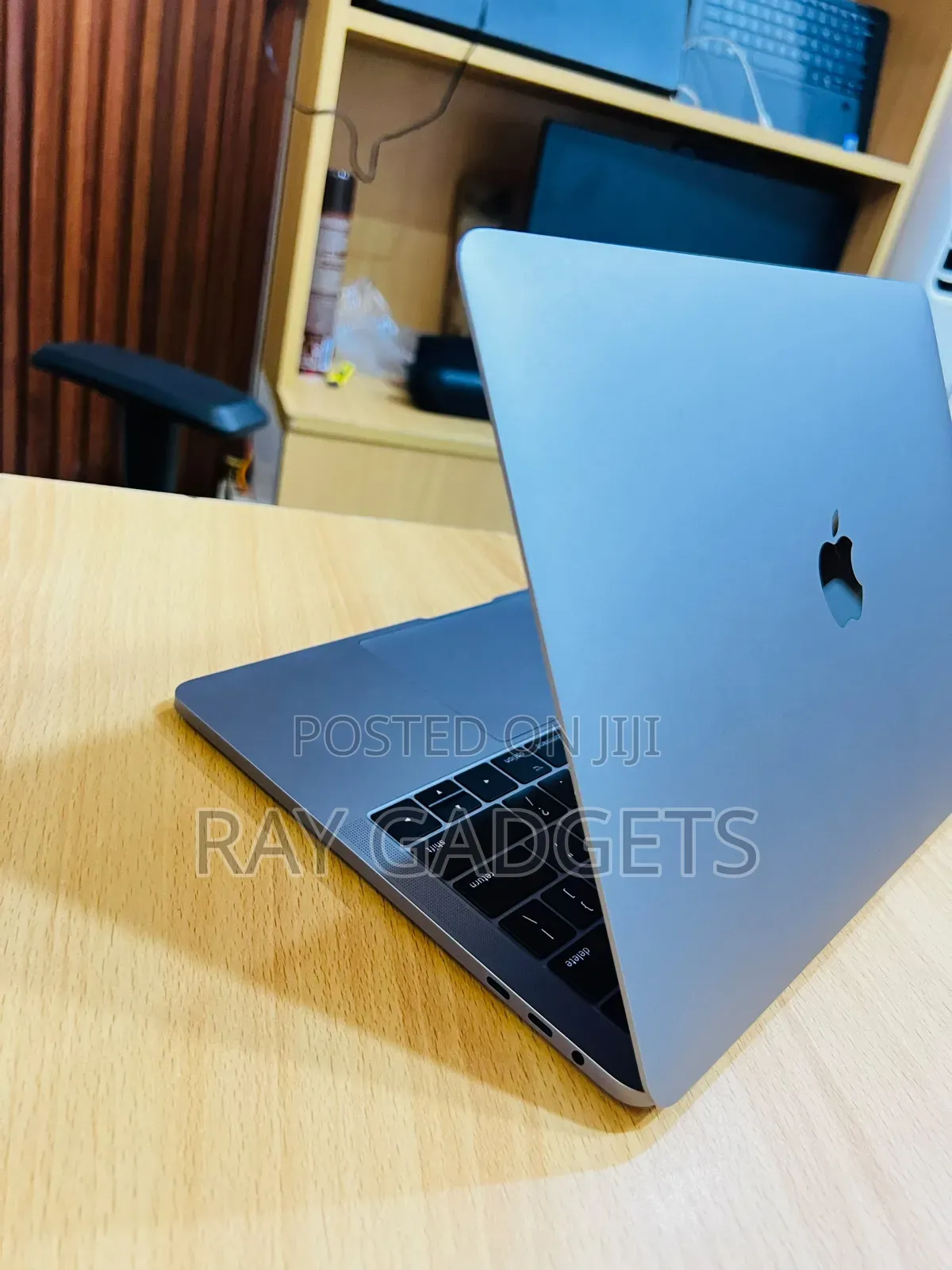 New Laptop Apple MacBook Pro 2016 8GB Intel Core i5 SSD 256GB
