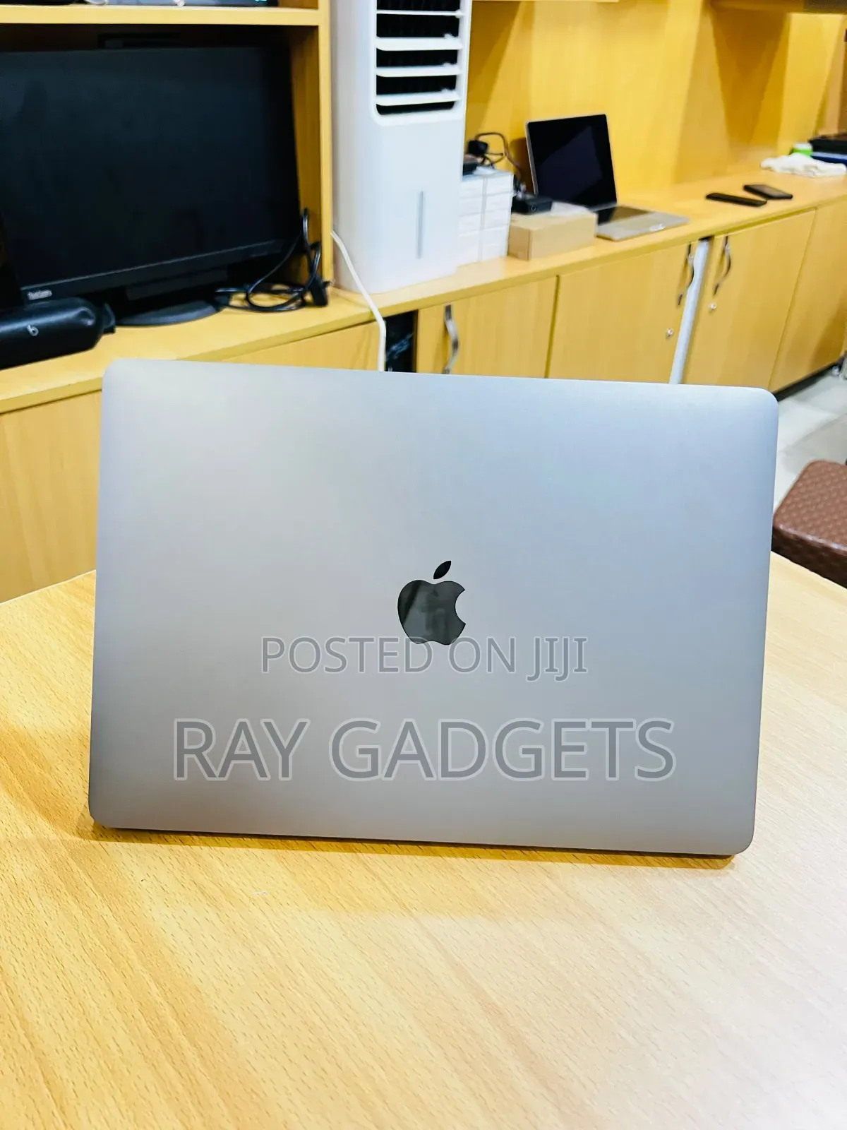 New Laptop Apple MacBook Pro 2016 8GB Intel Core i5 SSD 256GB