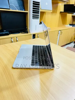 New Laptop Apple MacBook Pro 2019 16GB Intel Core i5 SSD 256GB