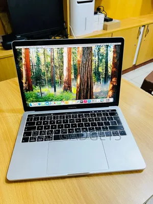 New Laptop Apple MacBook Pro 2019 16GB Intel Core i5 SSD 256GB