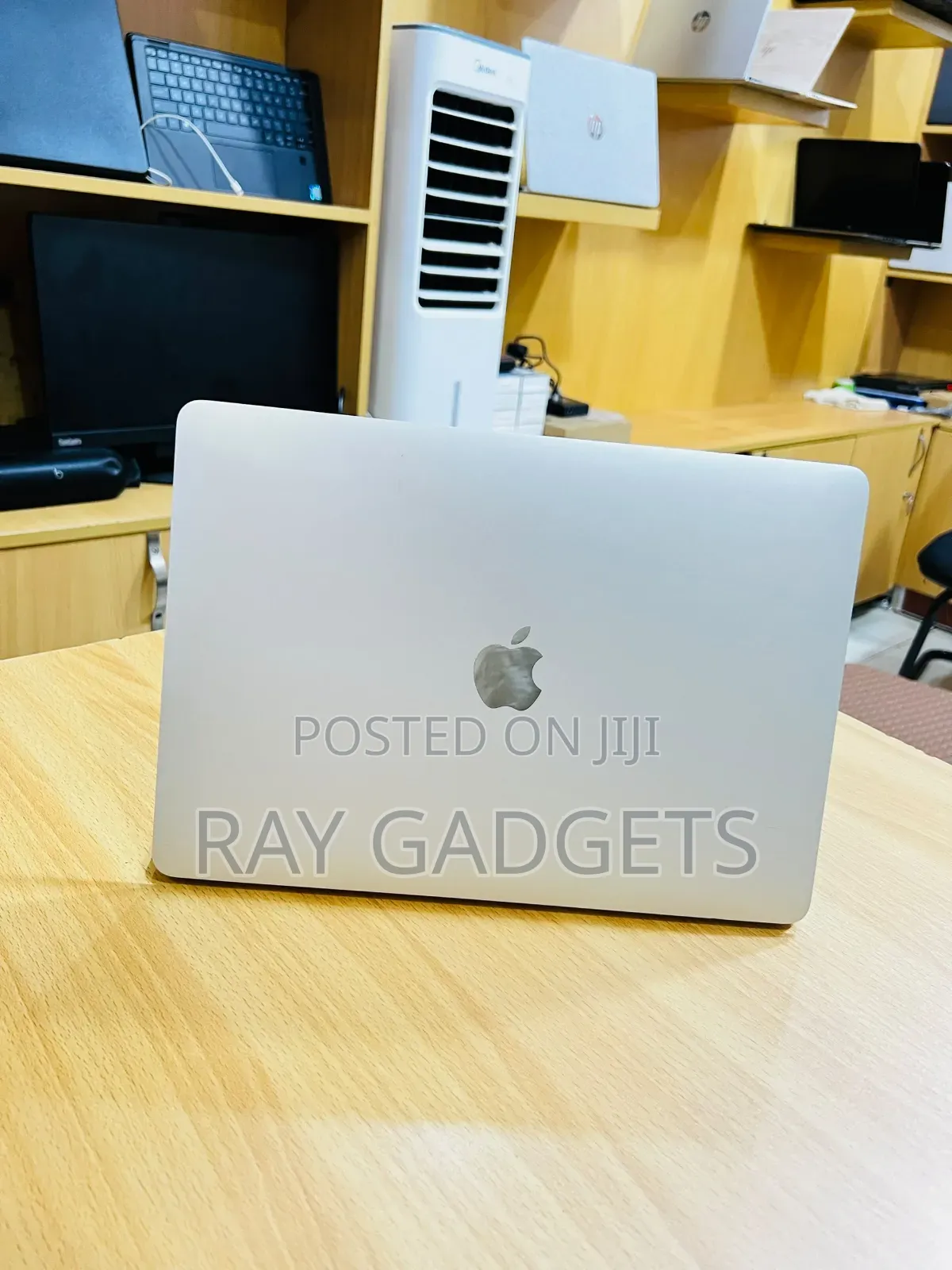 New Laptop Apple MacBook Pro 2019 16GB Intel Core i5 SSD 256GB