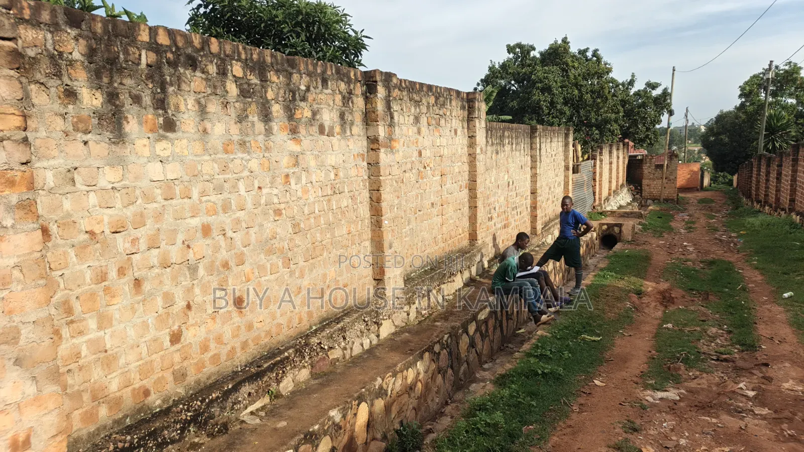 Namugongo 25decimals Titled. In Perimeter Wall. 50metres Off Tarmac